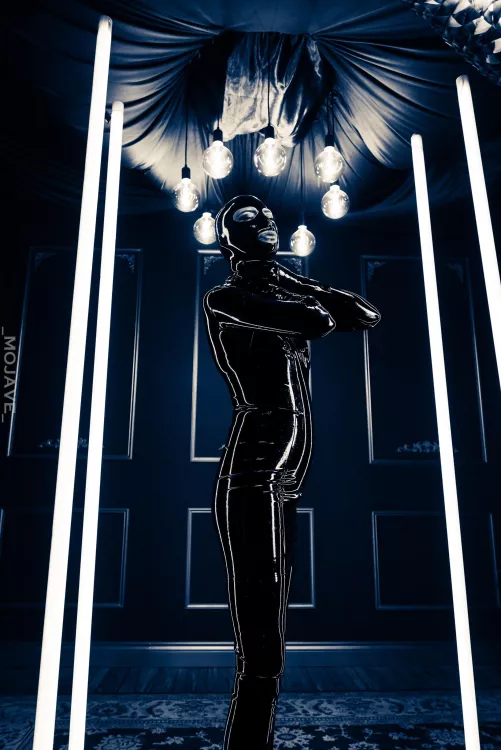 The way the light reflects off the latex 💎 by ithewitchfinderr