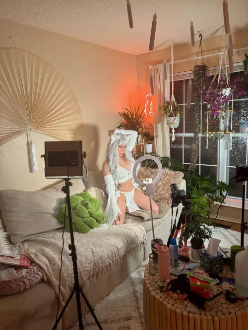 Behind the scenes of my Winter Fox photo shoot! Who wants to be my next camera man? 😉 by FeliciaVox