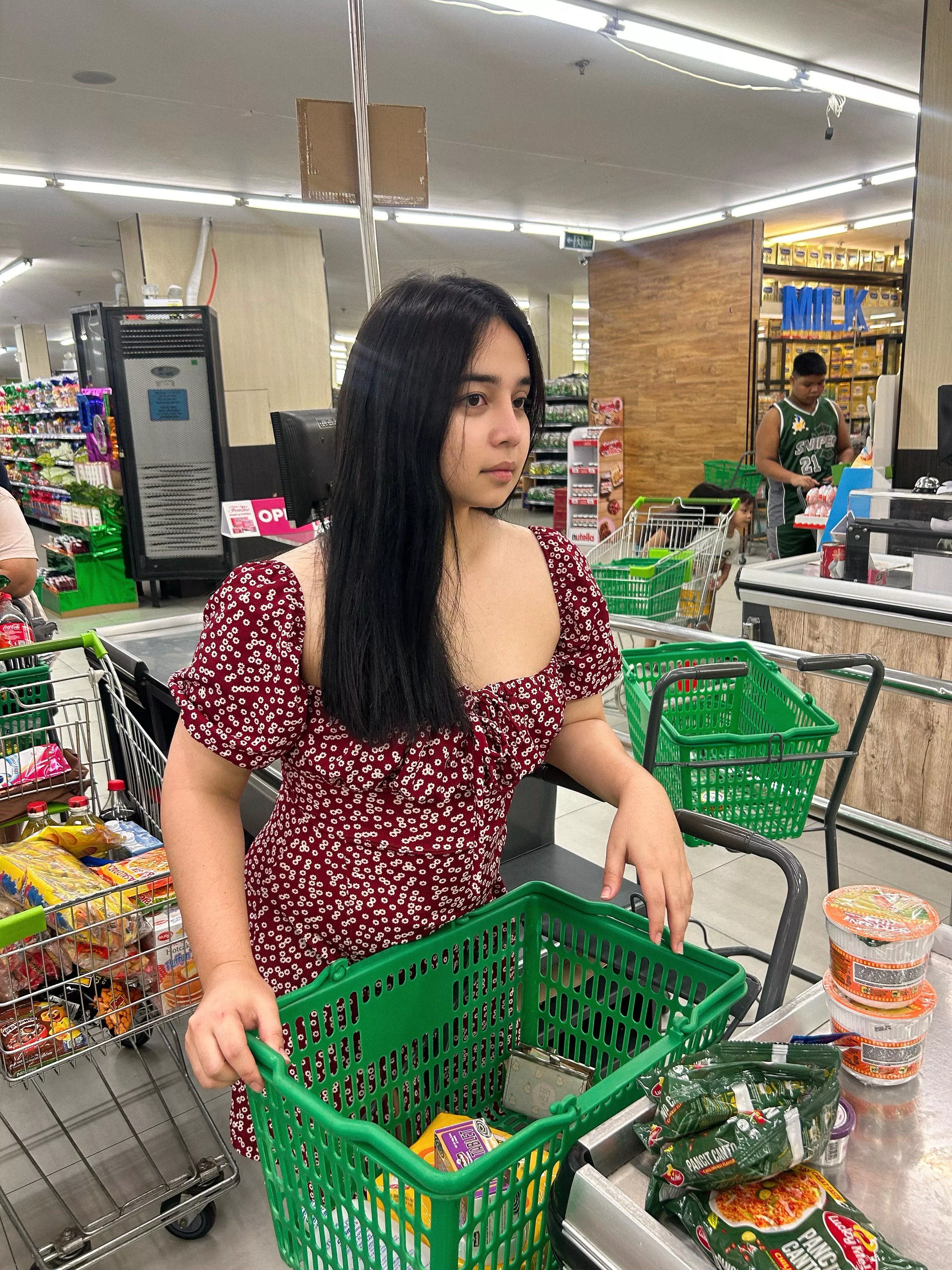 Grocery date with me? posted by Barbielatzzz