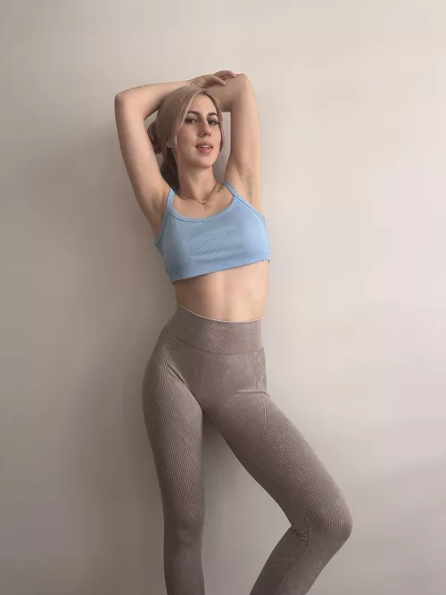 look at my wonderful leggings by KendallWade9205