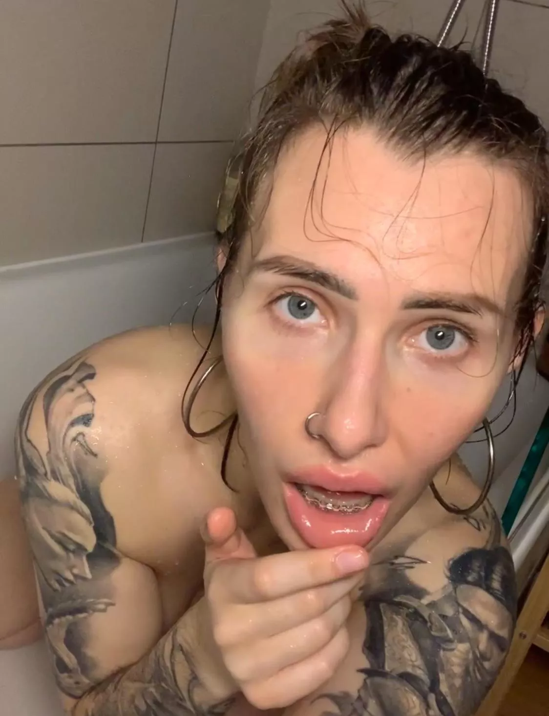  Perfect face  posted by Apprehensive-Spell29