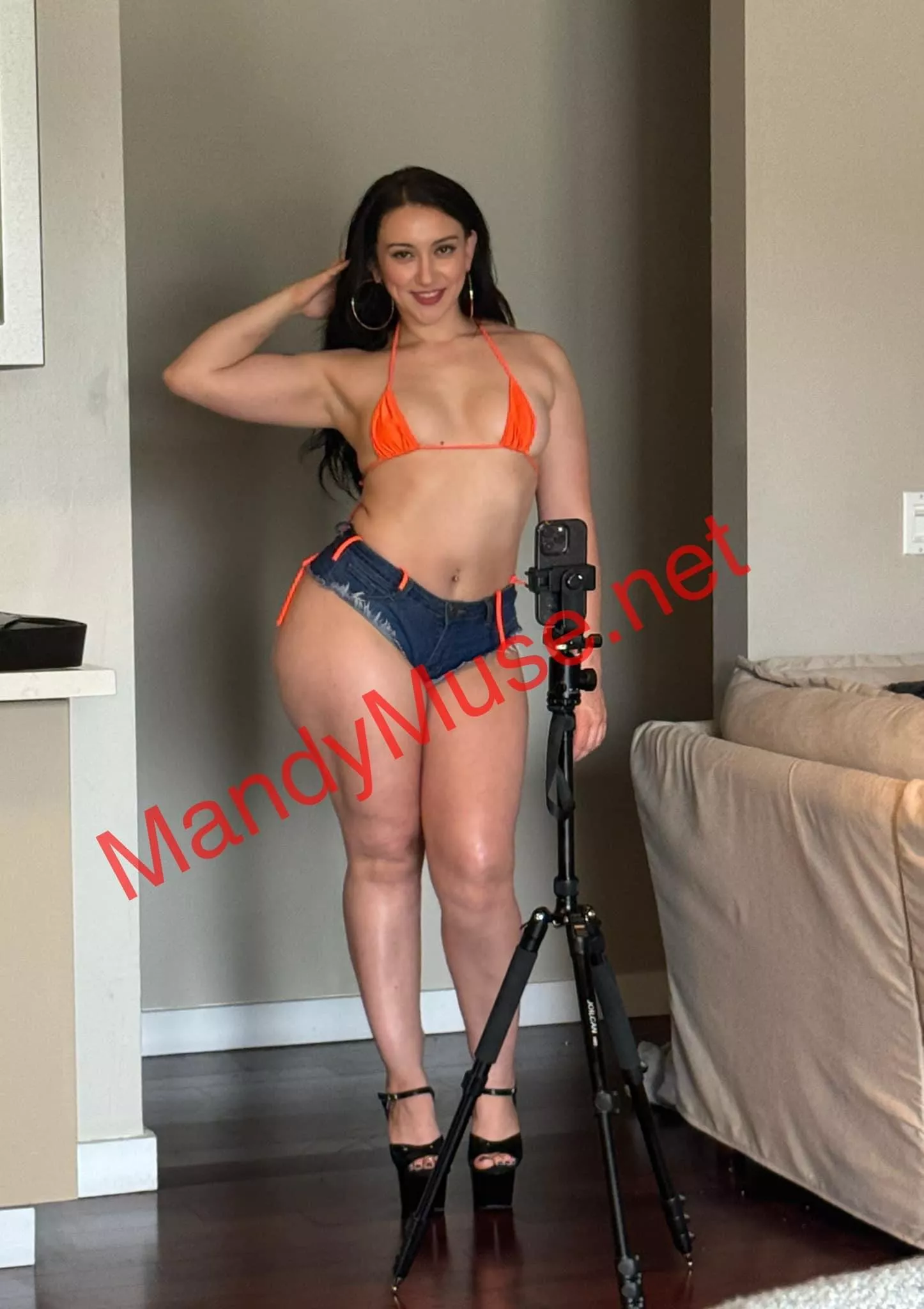 So damn thicc 🤤 posted by AdrianCR76114