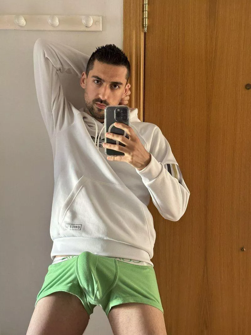 The color of envy: Green is definitely my color, what do you think? posted by spain23cm