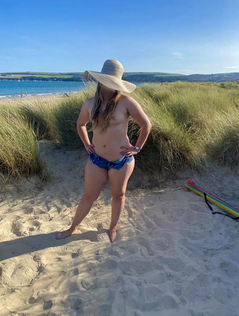 The naked guy in the back came over to look once I’d taken my pants off  posted by NakedCountryGirl