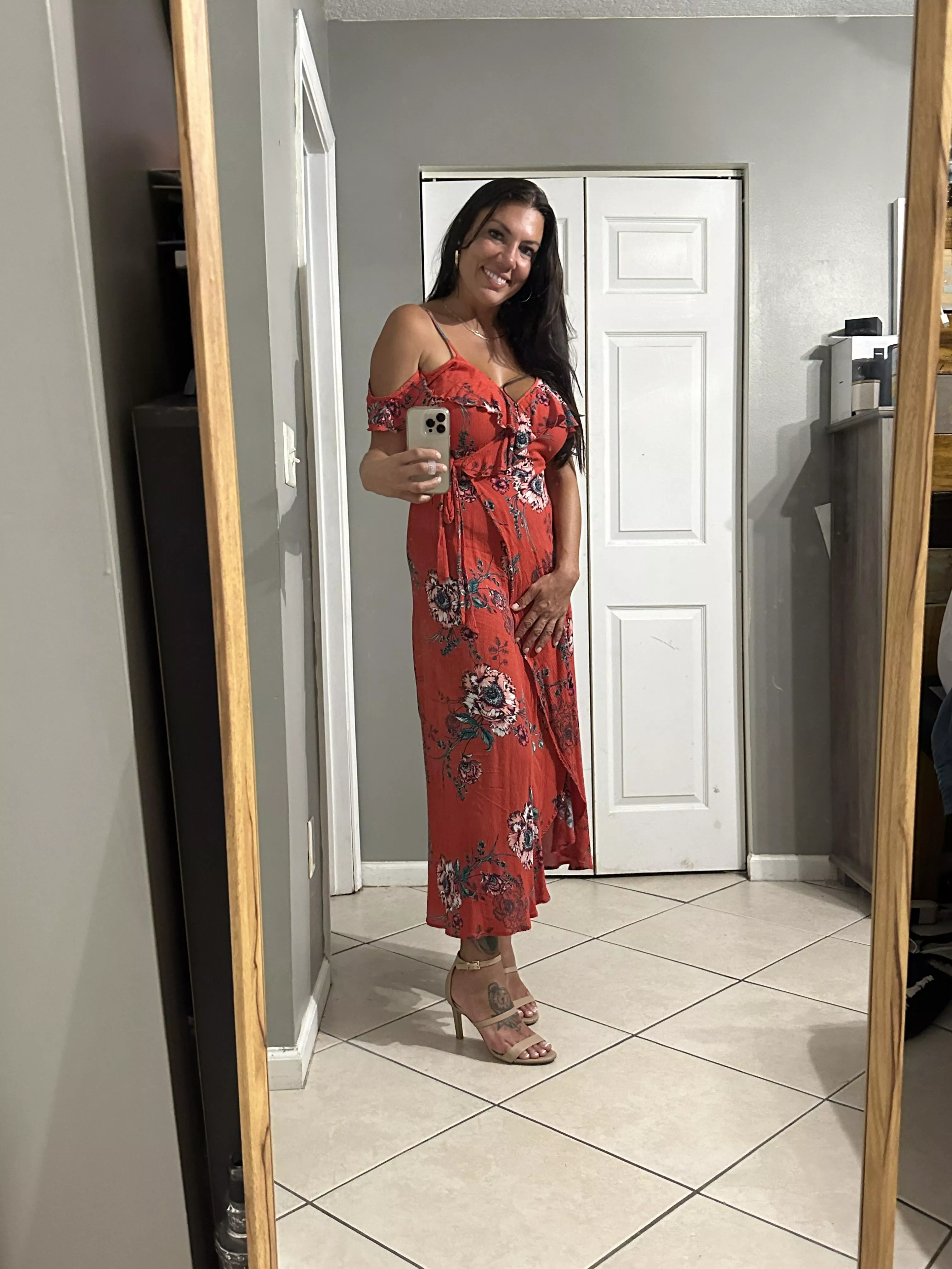 Wearing a sundress on our date means that you can finger me in public too posted by jasmine_cole