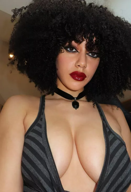 A beautiful Latina for you to enjoy by Samiraxoxodarky