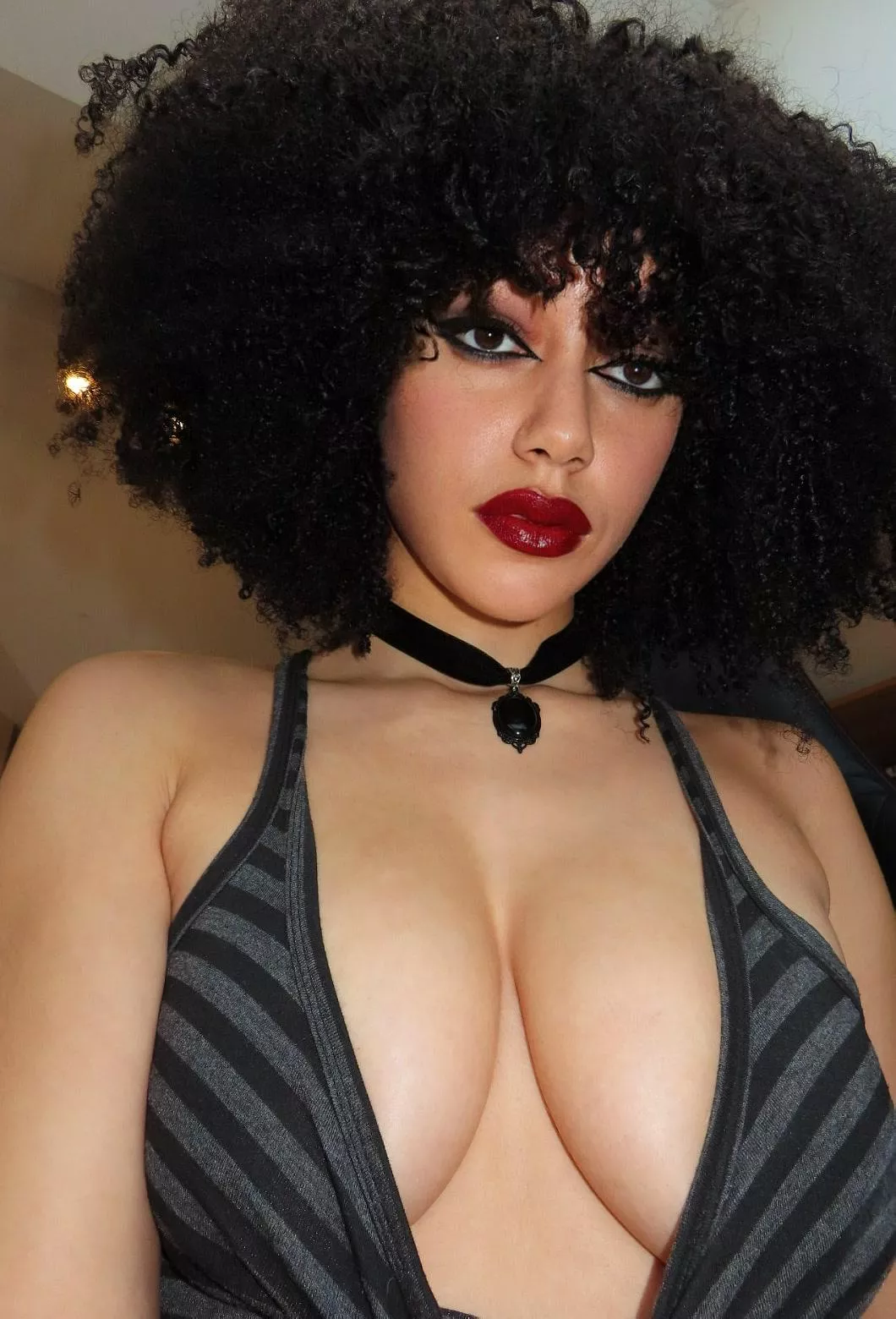 A beautiful Latina for you to enjoy posted by Samiraxoxodarky