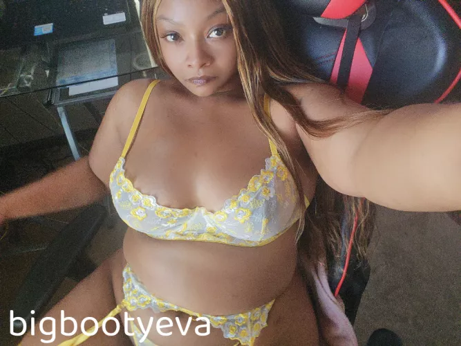 Are you bored ?  by bigbootyeva