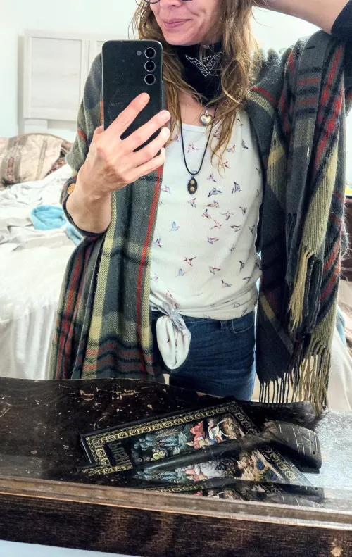 @athroughthelookingglass  by alicewonderland1234