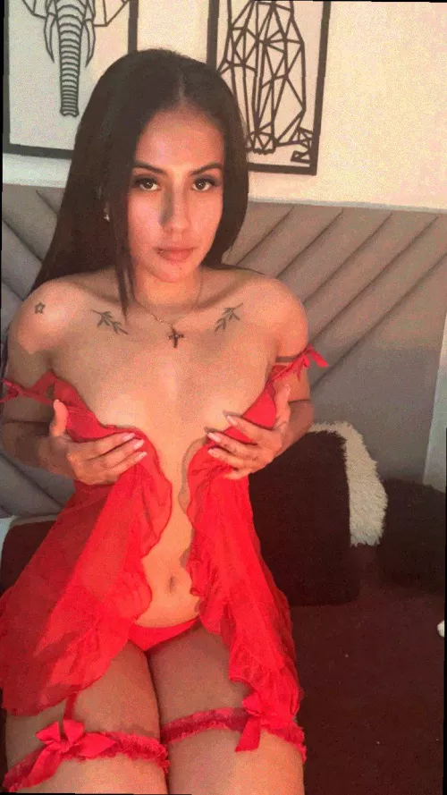 Do you like hot latinas by Luna_Luxee