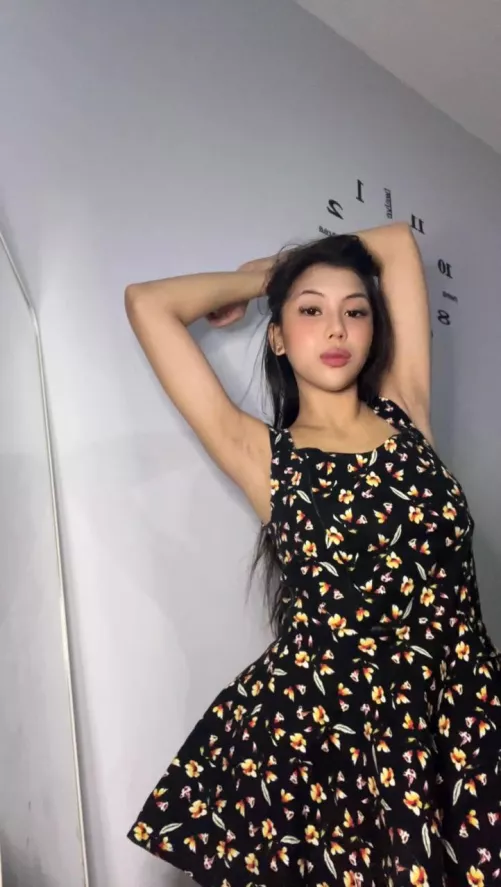 Do you like my posed is it too exposed?   by Scarllet_meknow23