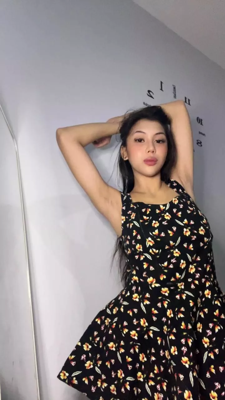 Do you like my posed is it too exposed?   posted by Scarllet_meknow23