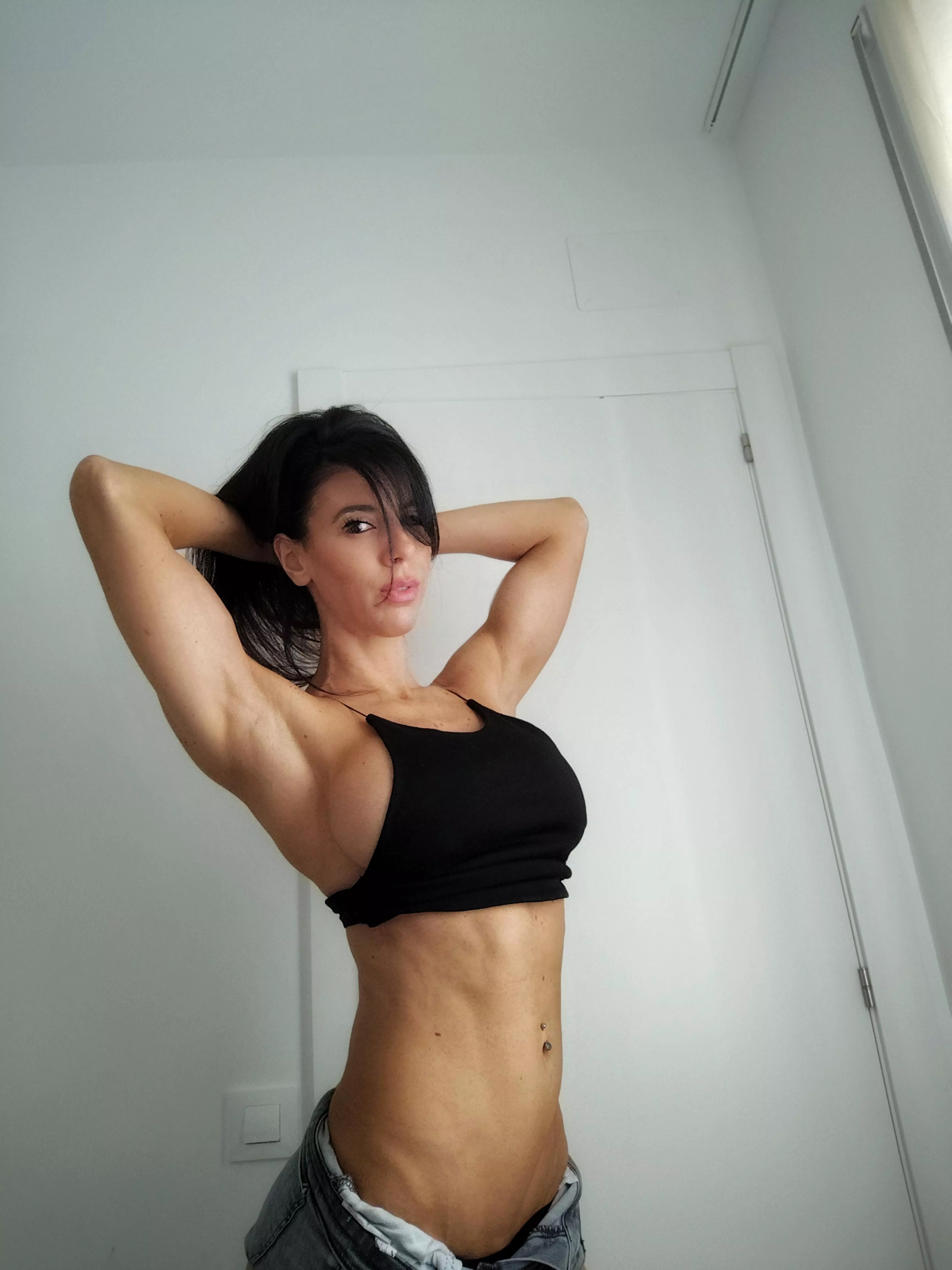 Do you prefer toned arms or not? posted by xlapardo