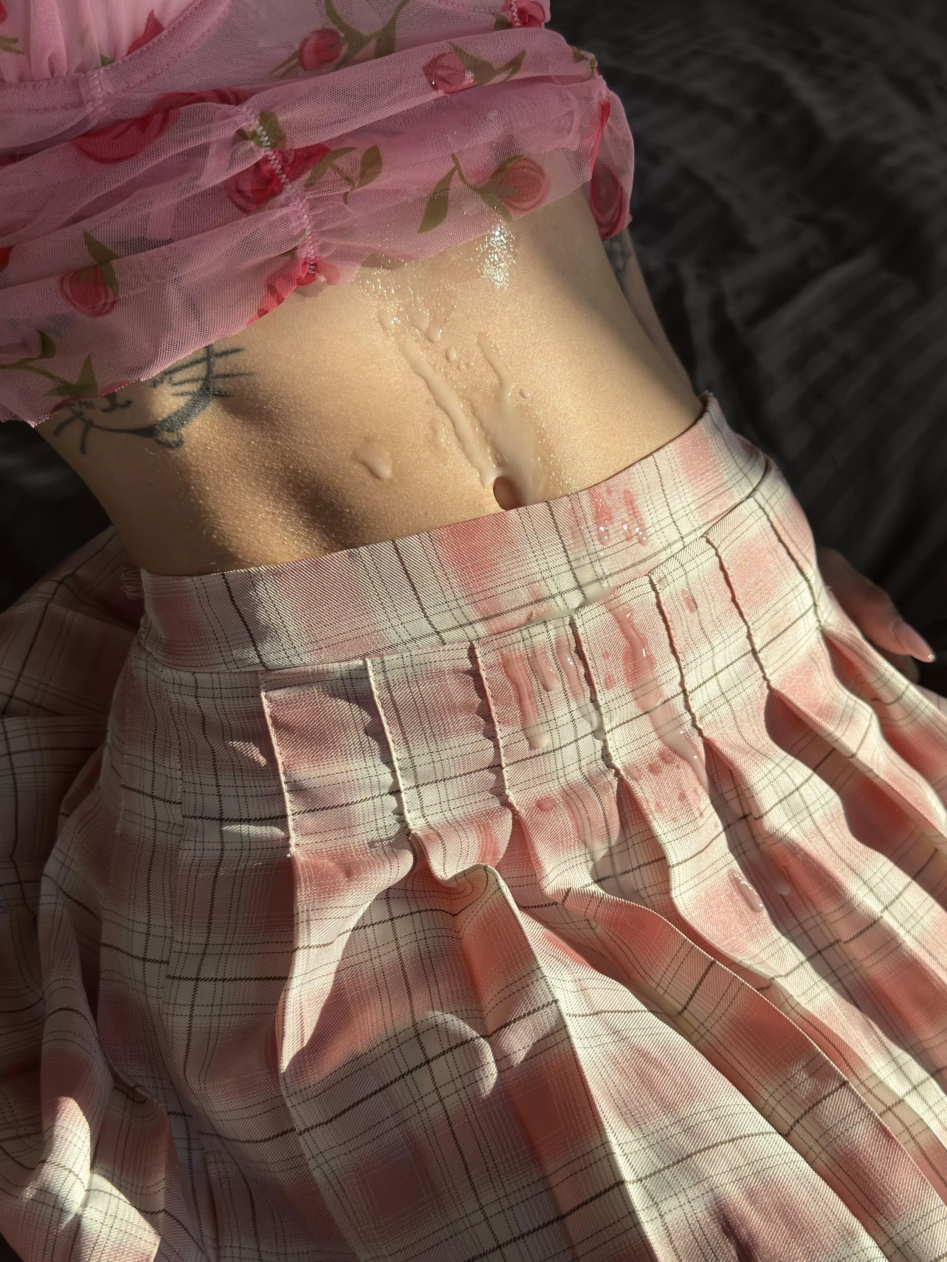Nice belly and cum on it, it looks amazing posted by Kittyybrownn