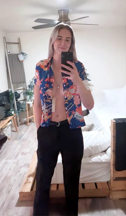 Tall enough to be your Juliet or your Romeo [F] 6’1  by IssyAusti