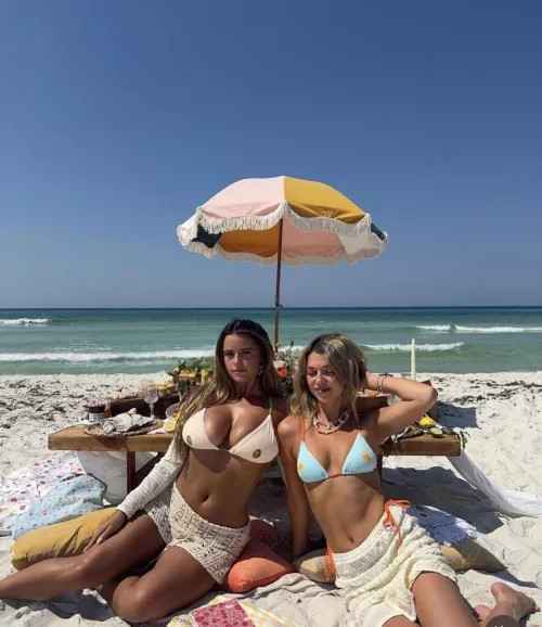 The look of victory on the left by CKdbt99