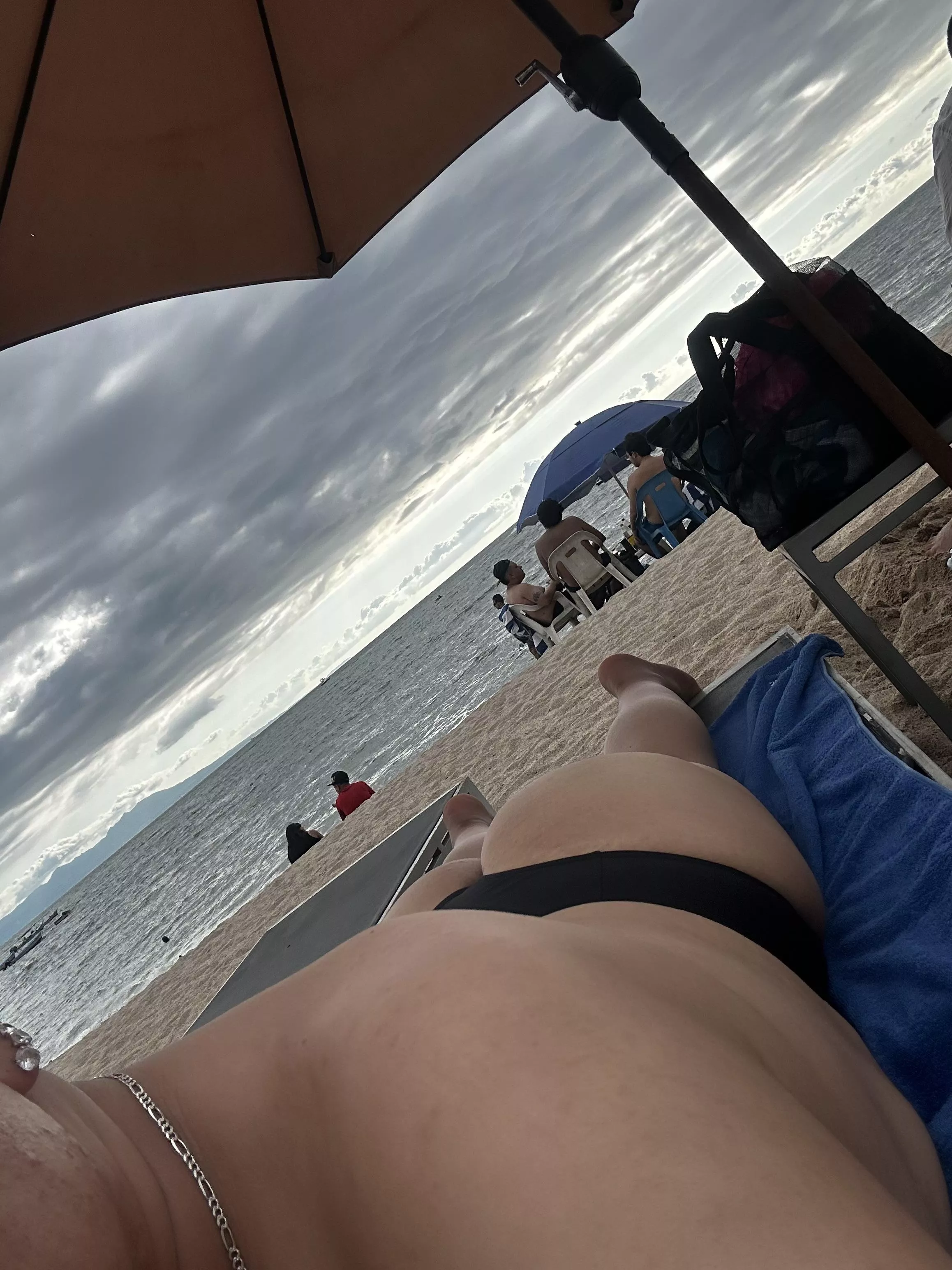 20 help me rub sunscreen on pls 🙂‍↕️ posted by Dull_Machine_2556