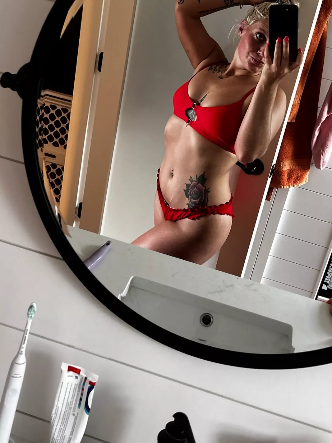 23f needs older man  posted by genienlingerie