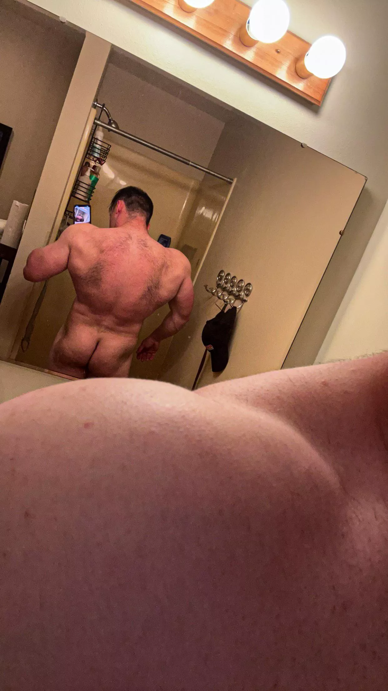 Anyone want to lend a hand scrubbing my back🤭🤟🏼 posted by dragonslayor9