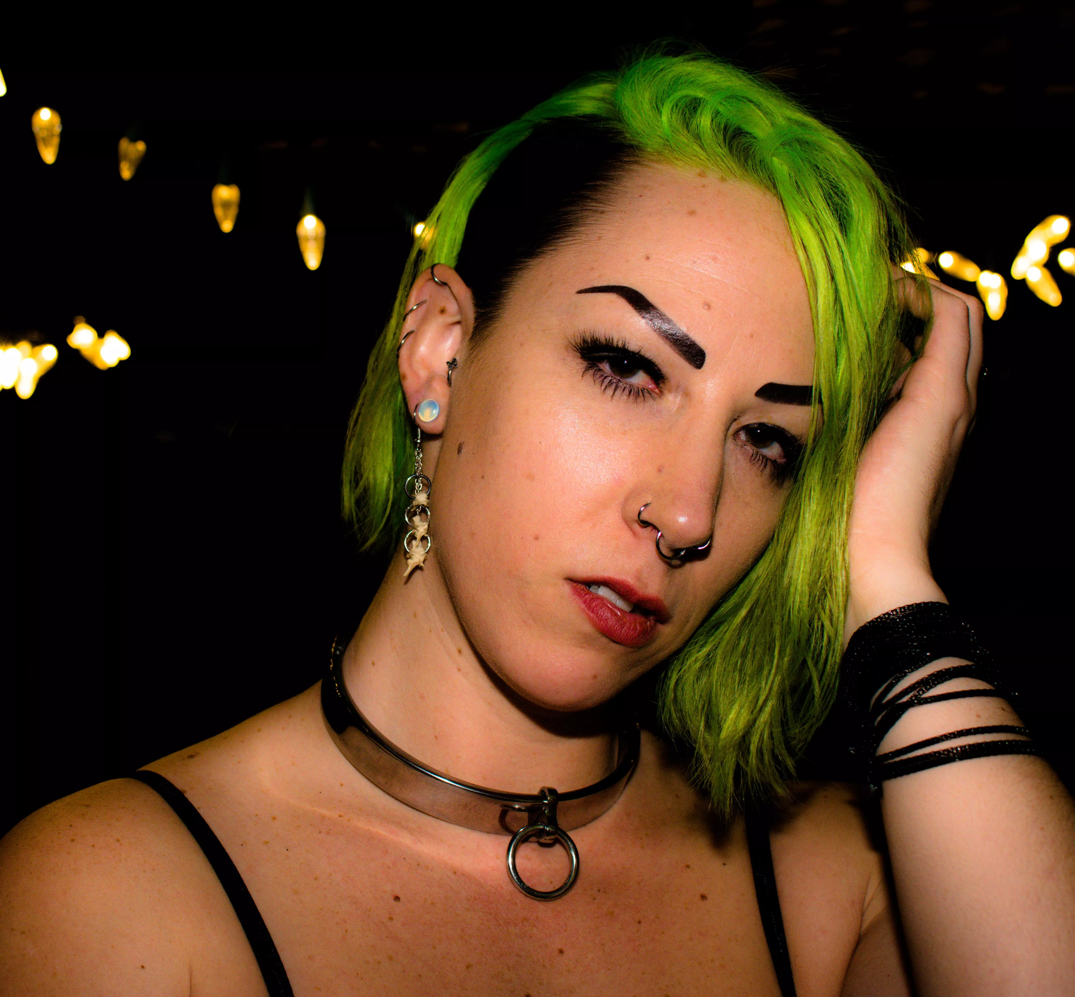 Application to be your neon slut posted by angelagodless