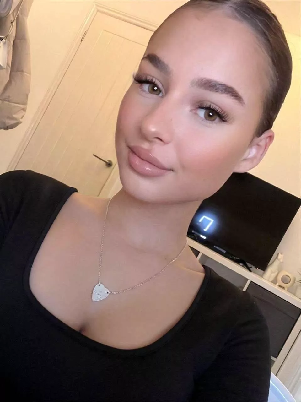 Classy and beautiful posted by Creepy-Chart116