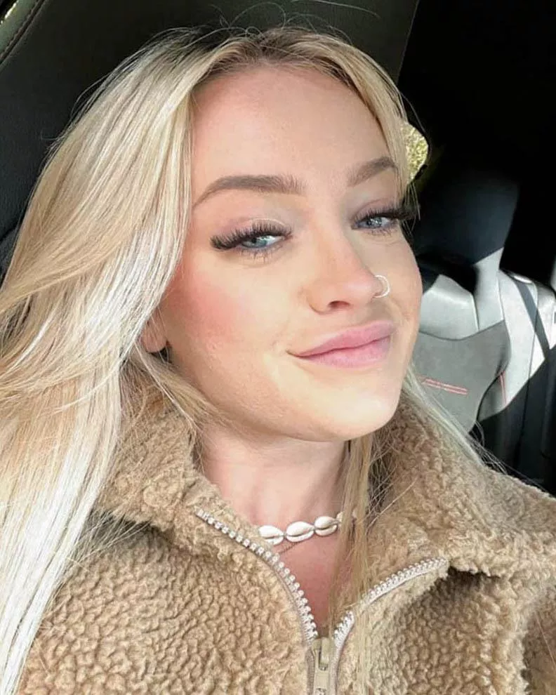 Confidence is my best feature posted by Scarletteee1