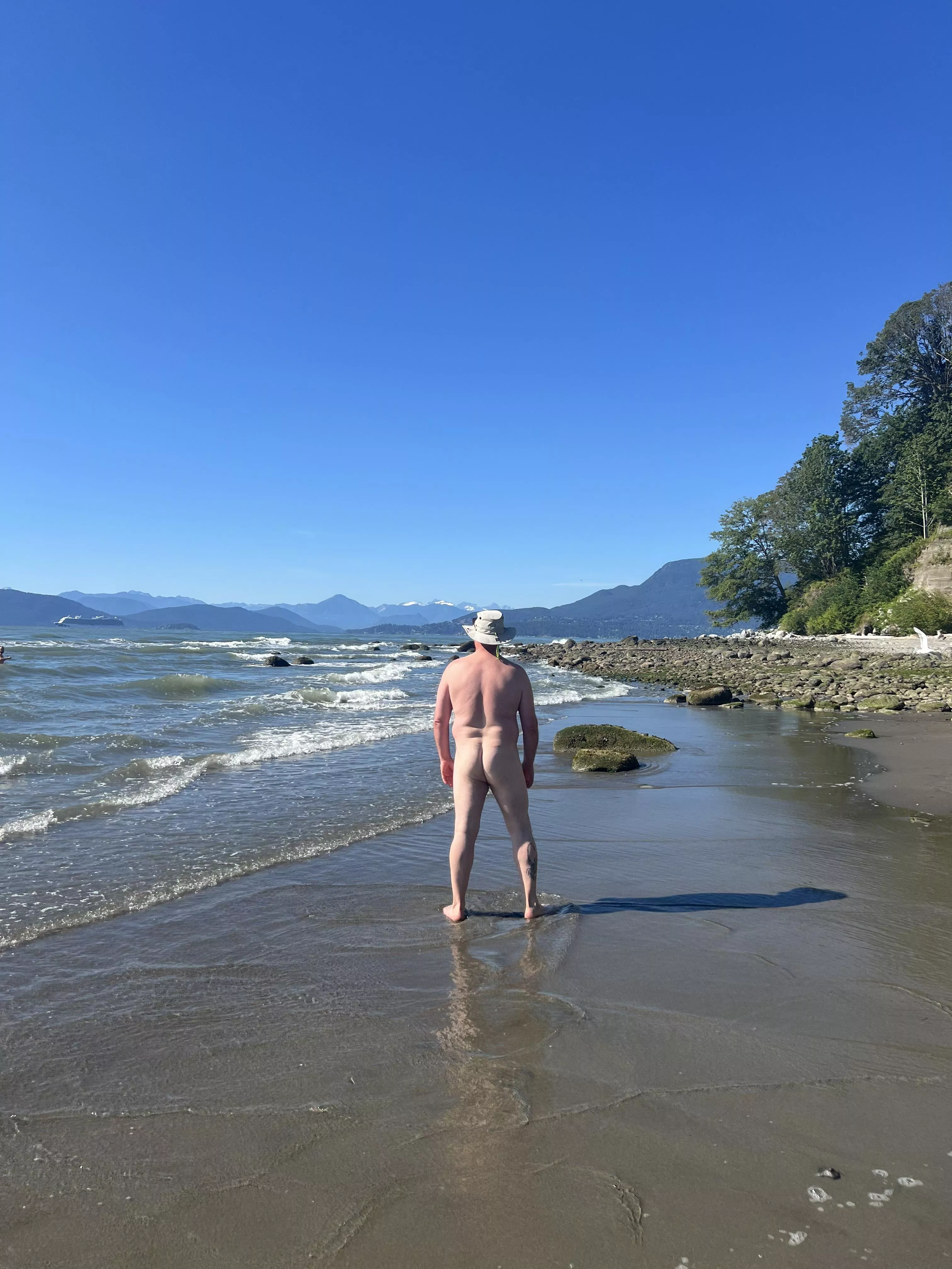 First 2024 visit to Wreck Beach 🥳 posted by Voyeurdadbod