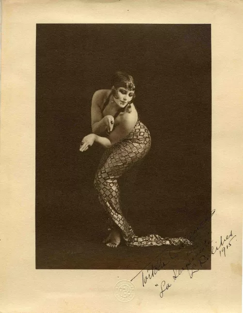 Folies Gal by Mundane-Employer-719