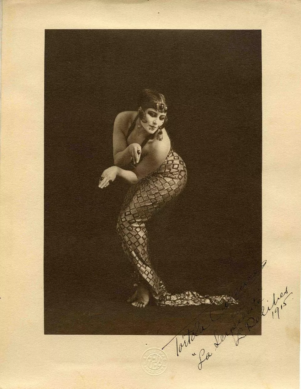 Folies Gal posted by Mundane-Employer-719