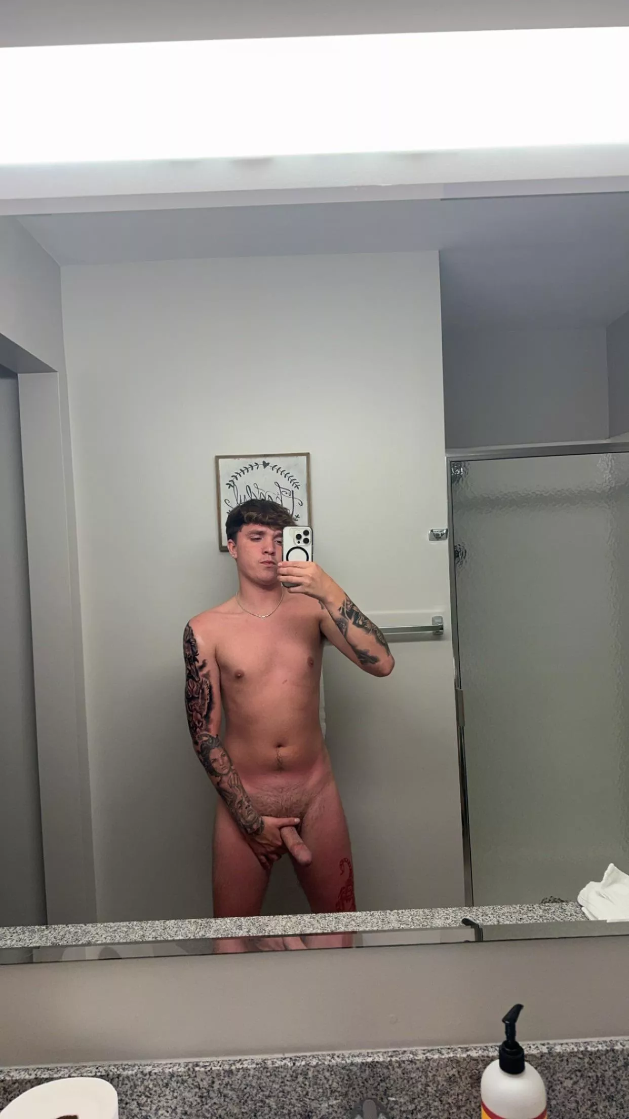 Get on your knees NOWW 😈 posted by Nxahriley