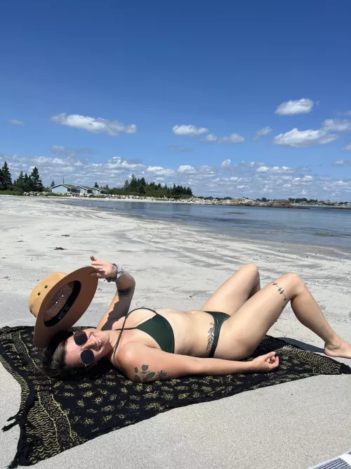 Getting a mild sunburn ☀️ [f] by maplesyrup_girl