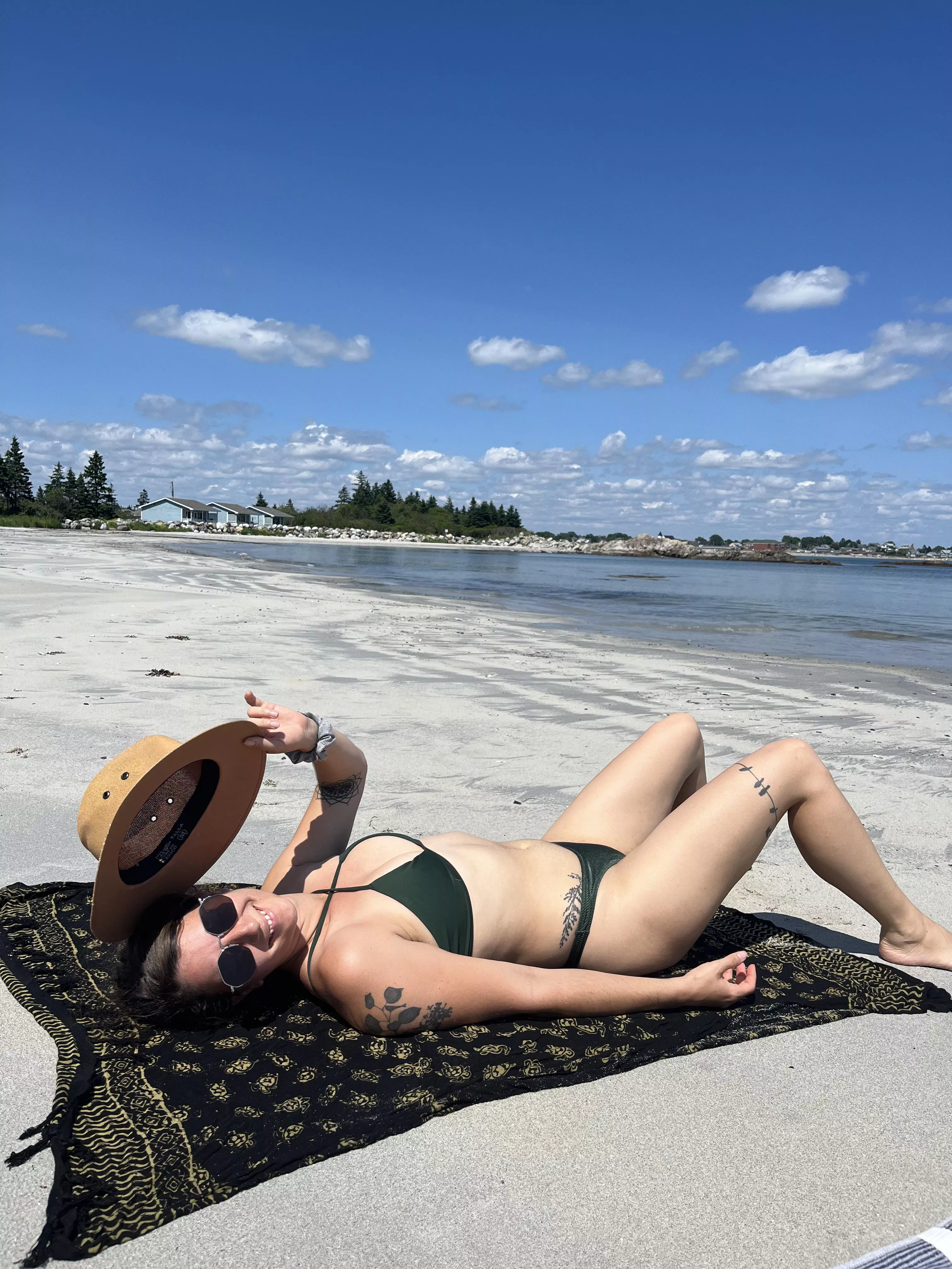 Getting a mild sunburn ☀️ [f] posted by maplesyrup_girl
