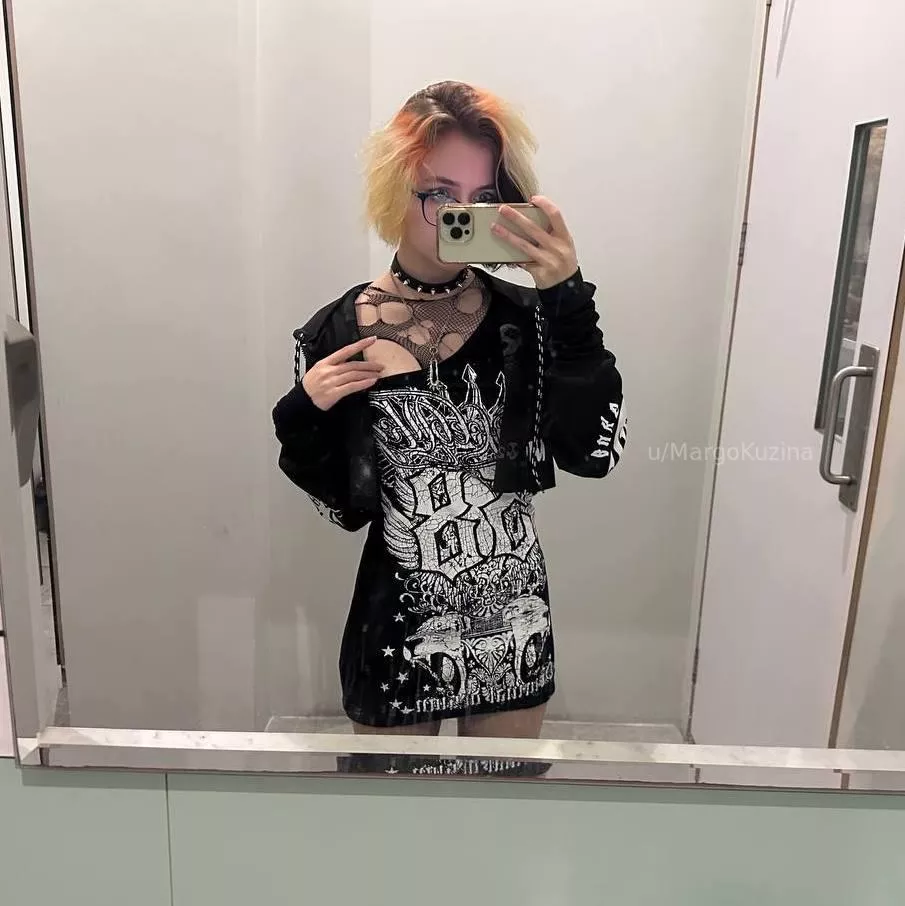 hey there, your punk girl in toilet posted by MargoKuzina