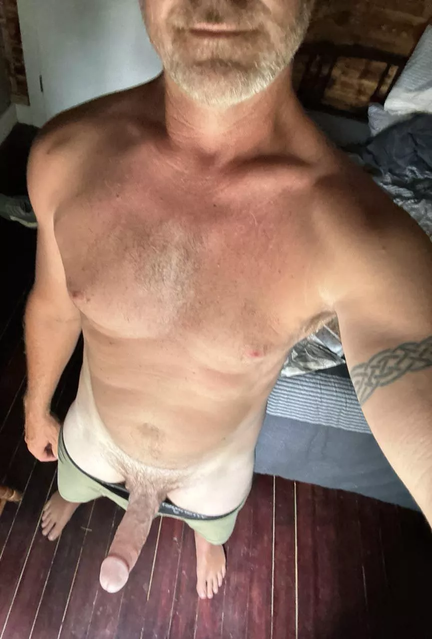 Morning wood [49] posted by LunaticRancher