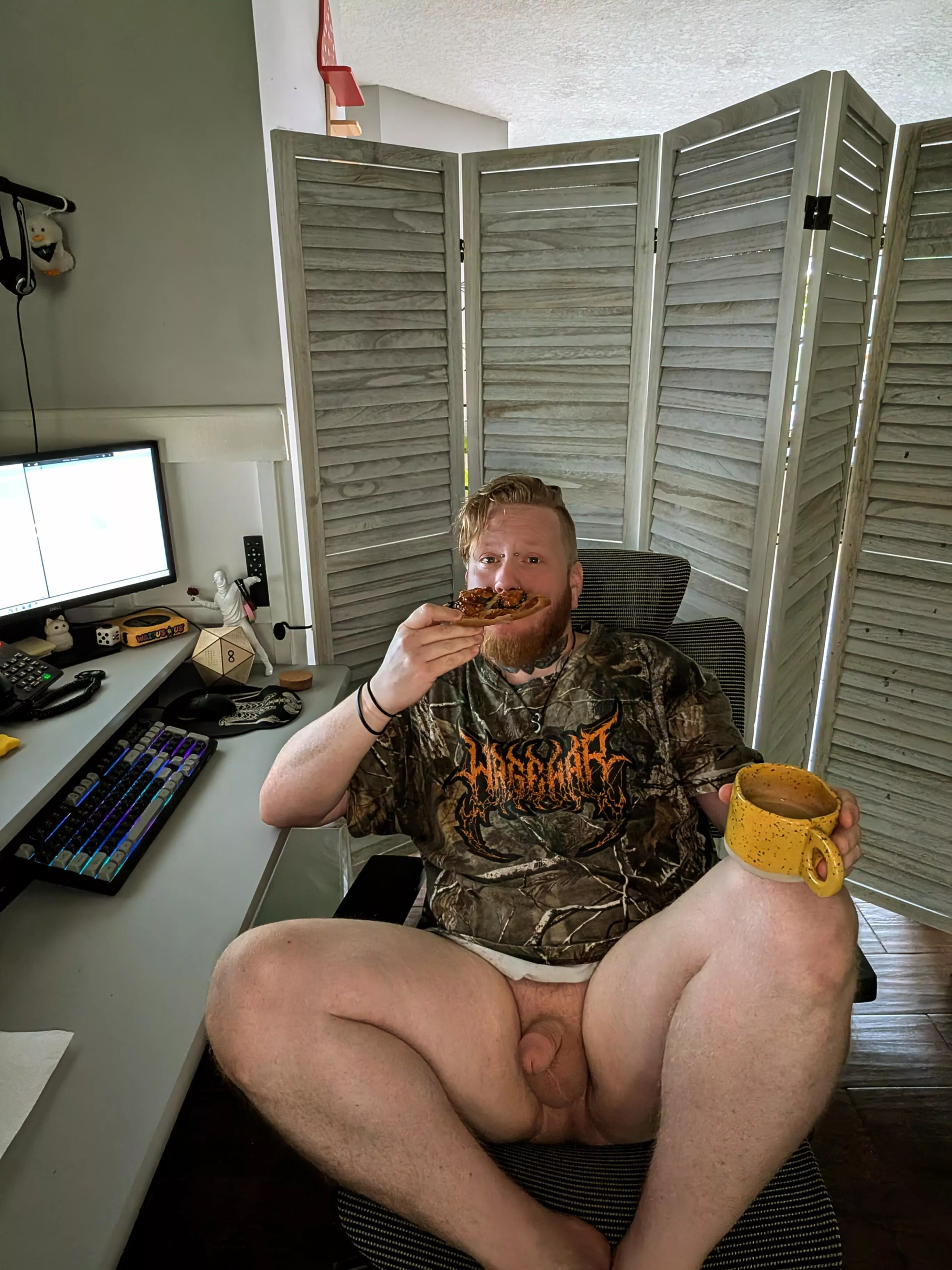 Two double shots of espresso and cold pizza from last night, happy Monday loves.  posted by _ThePlantDaddy_