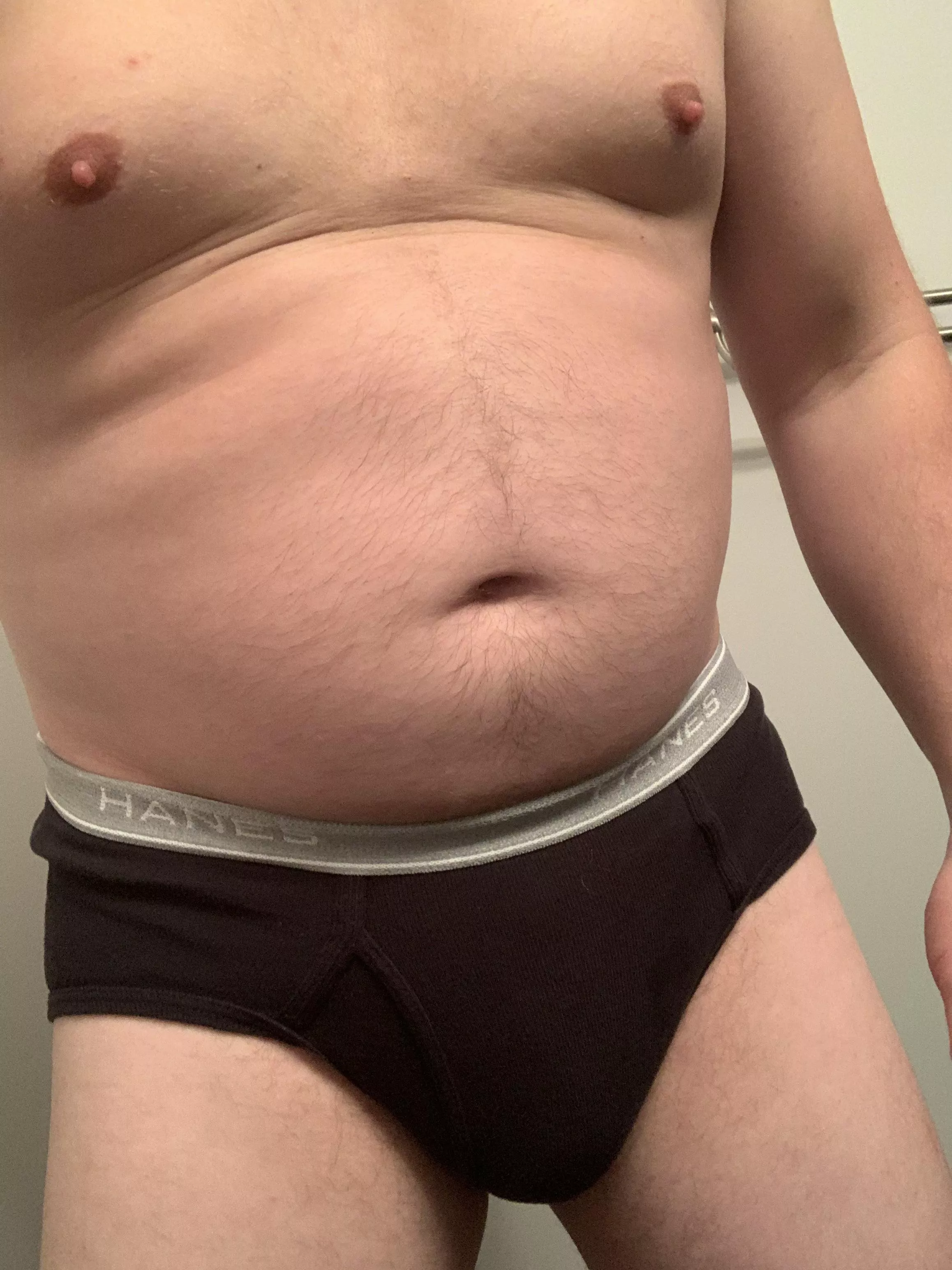 Beers, belly and bulges. Happy Sunday boys posted by domcubster88