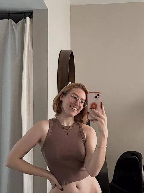 How do I look in the mirror? Be honest [IRTR] by Pinkgirlxxx