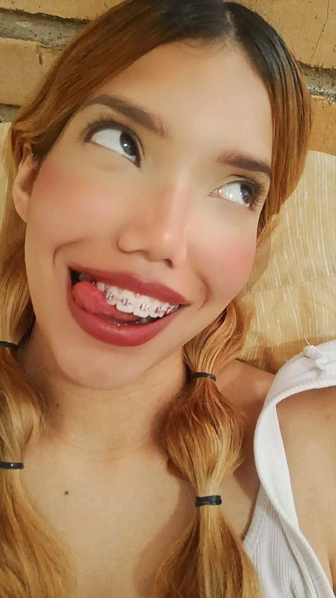 Smiling to end the week with joy posted by Camiipie