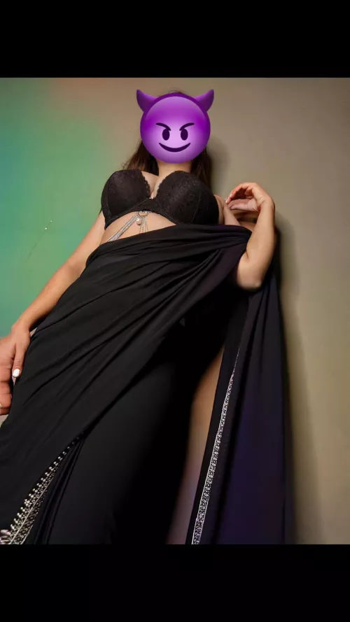 The confidence gain while wearing a Saree [F] by Anonymous_Punjaban