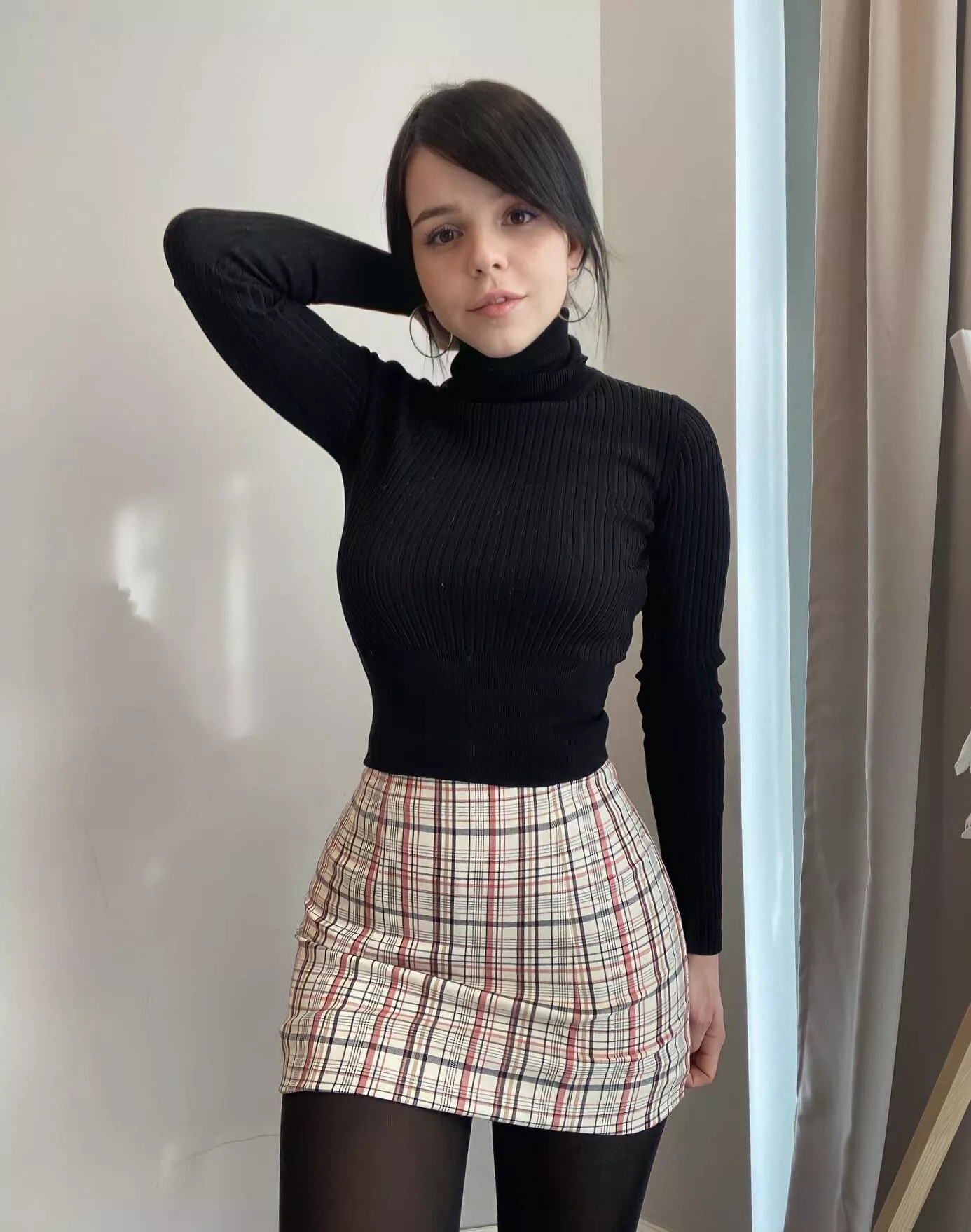 Tight and short skirt posted by Wintaileynel