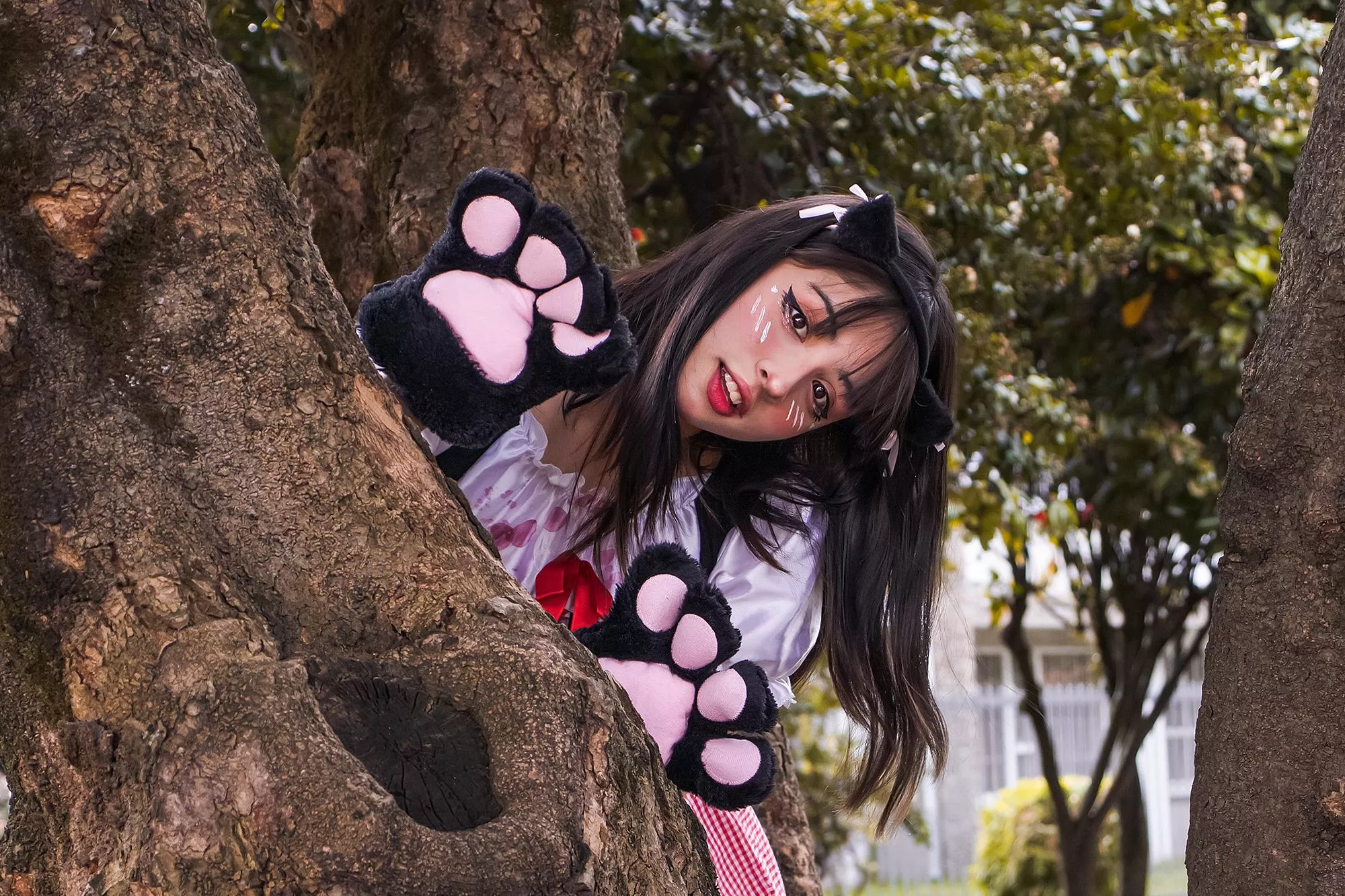 Catgirl stuck on a tree, first to clim and save me get a special reward!  posted by cutelilyyxo