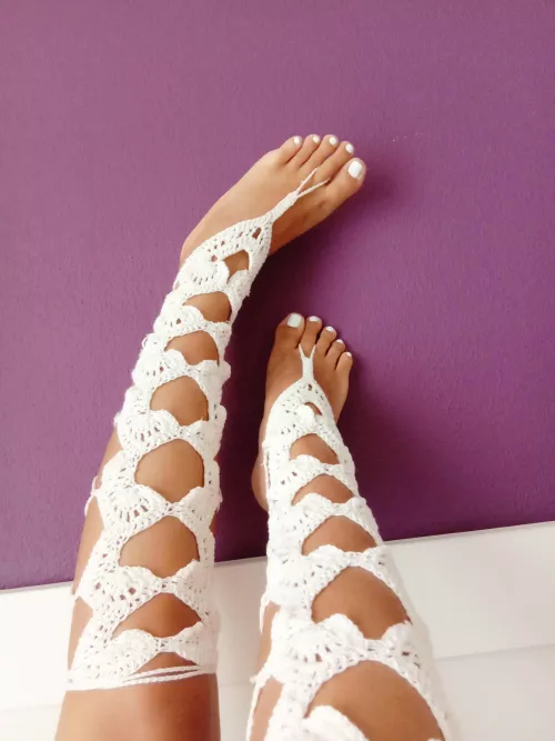 First post love,come say hi by F33t_G00d355_