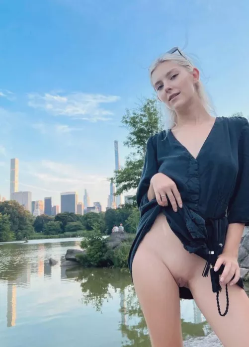 Giving guys a boner in public by Zahineelesly