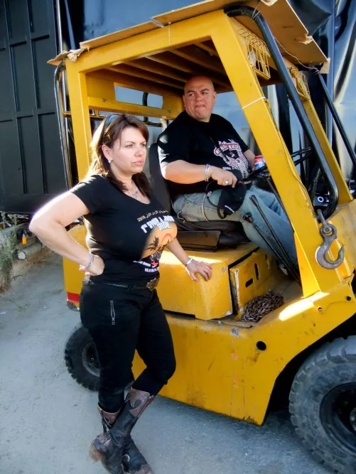 Heavy machinery to lift heavy chests by Sea-Vehicle-2607