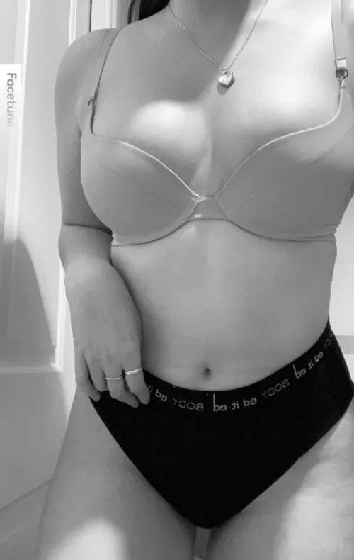 If I’m such a handful, maybe you just need bigger hands 🫢 [F] by MysteryThrowaway88