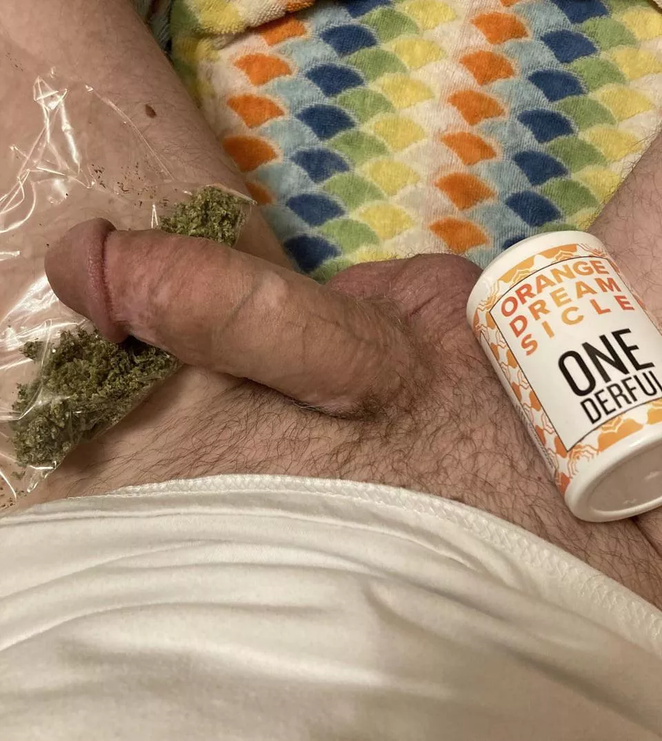 (M) Tuesday morning wake and bake posted by ohio_Dude125