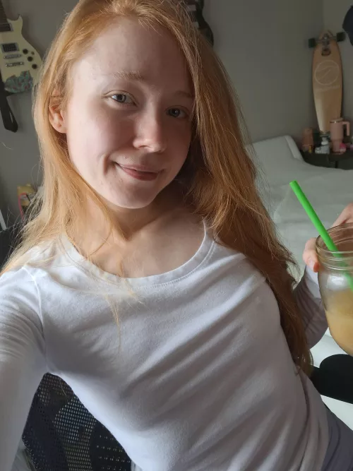 No makeup and no bra for the win by pinkvelvetfox