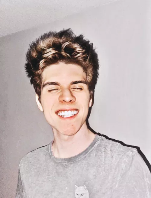 this is the smile of someone currently deranking to bronze 🙂‍↔️ by orbityumi