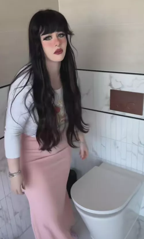 Who is this lads by thenearlyfriedball