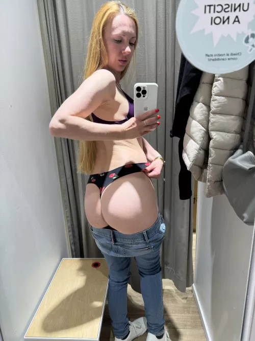 Who wants to clap my cute little ass by bonedcadiz